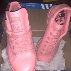 Adidas ALL PINK Stan Smith Sneakers .